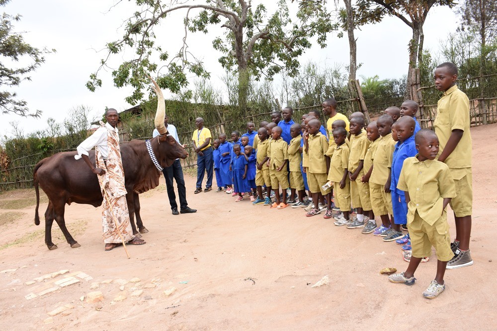 Children visit to the King's Palace Museum in Rukari/Nyanza