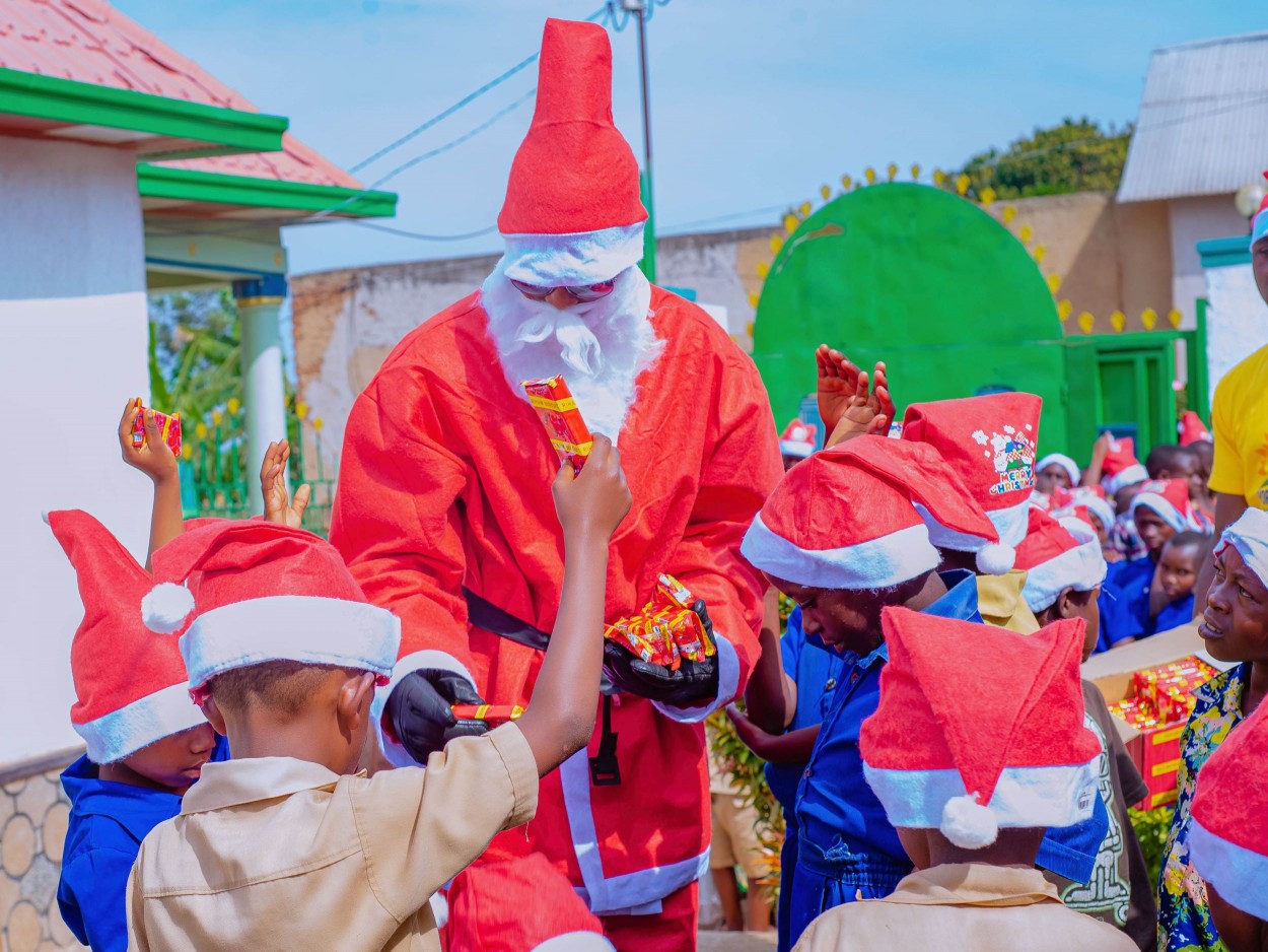 Hope Of Family Spreads Christmas Joy To Over 400 Children